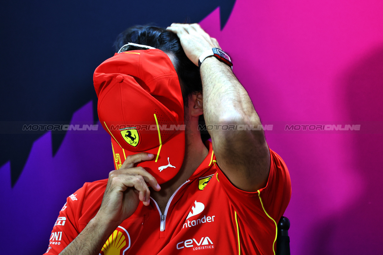 TEST BAHRAIN, Carlos Sainz Jr (ESP) Ferrari SF-24 in the FIA Press Conference.

21.02.2024. Formula 1 Testing, Sakhir, Bahrain, Day One.

- www.xpbimages.com, EMail: requests@xpbimages.com © Copyright: Charniaux / XPB Images