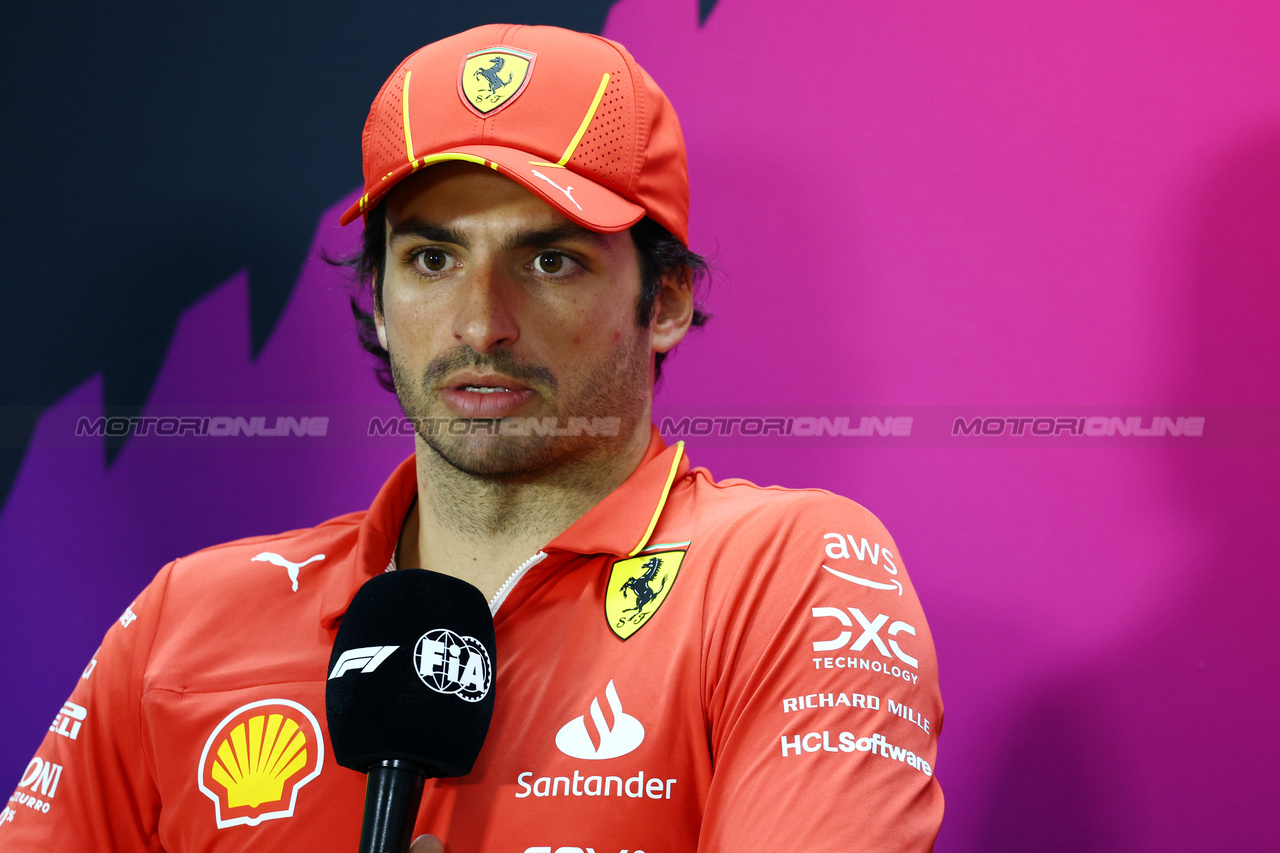 TEST BAHRAIN, Carlos Sainz Jr (ESP) Ferrari SF-24 in the FIA Press Conference.

21.02.2024. Formula 1 Testing, Sakhir, Bahrain, Day One.

- www.xpbimages.com, EMail: requests@xpbimages.com © Copyright: Charniaux / XPB Images