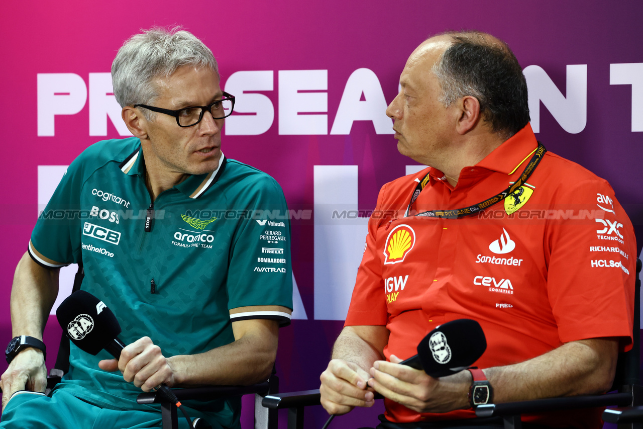 TEST BAHRAIN, (L to R): Mike Krack (LUX) Aston Martin F1 Team, Team Principal e Frederic Vasseur (FRA) Ferrari Team Principal in the FIA Press Conference.

21.02.2024. Formula 1 Testing, Sakhir, Bahrain, Day One.

- www.xpbimages.com, EMail: requests@xpbimages.com © Copyright: Charniaux / XPB Images