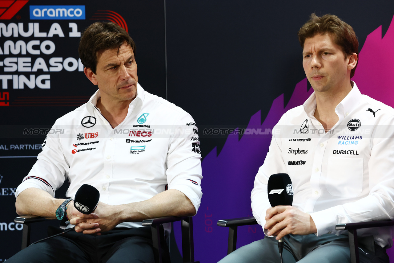 TEST BAHRAIN, (L to R): Toto Wolff (GER) Mercedes AMG F1 Shareholder e Executive Director e James Vowles (GBR) Williams Racing Team Principal in the FIA Press Conference.

21.02.2024. Formula 1 Testing, Sakhir, Bahrain, Day One.

- www.xpbimages.com, EMail: requests@xpbimages.com © Copyright: Charniaux / XPB Images