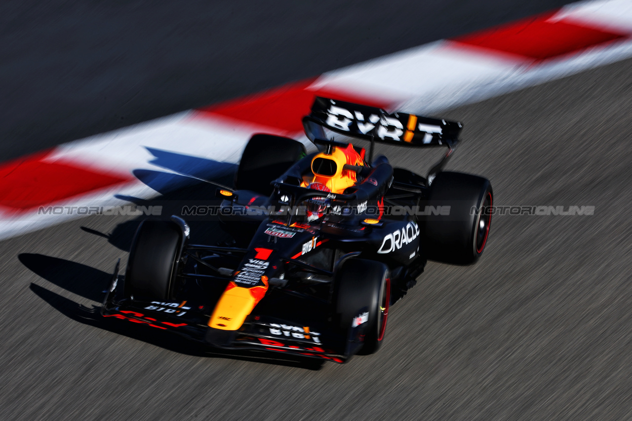 TEST BAHRAIN, Max Verstappen (NLD) Red Bull Racing RB20.

21.02.2024. Formula 1 Testing, Sakhir, Bahrain, Day One.

 - www.xpbimages.com, EMail: requests@xpbimages.com © Copyright: Coates / XPB Images