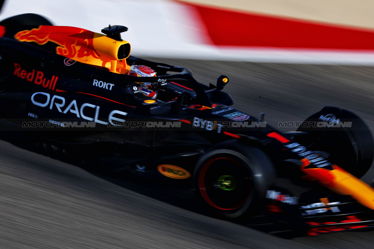 TEST BAHRAIN, Max Verstappen (NLD) Red Bull Racing RB20.

21.02.2024. Formula 1 Testing, Sakhir, Bahrain, Day One.

 - www.xpbimages.com, EMail: requests@xpbimages.com © Copyright: Coates / XPB Images
