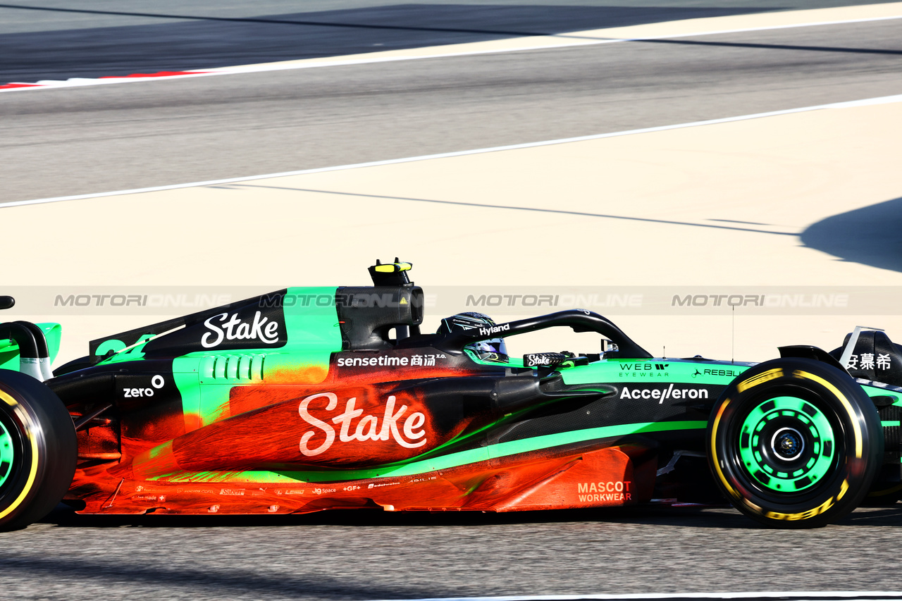 TEST BAHRAIN, Zhou Guanyu (CHN) Sauber C44 with flow-vis paint.

21.02.2024. Formula 1 Testing, Sakhir, Bahrain, Day One.

- www.xpbimages.com, EMail: requests@xpbimages.com © Copyright: Batchelor / XPB Images