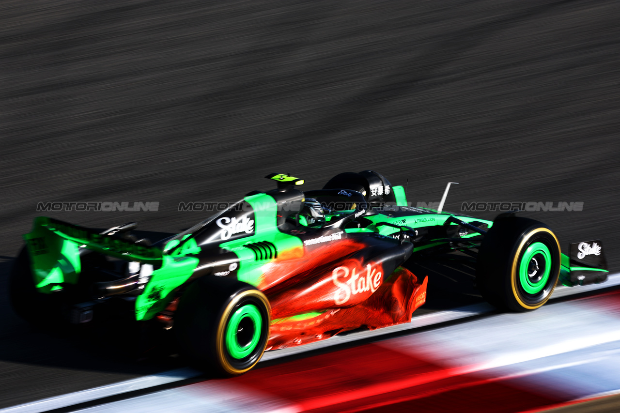 TEST BAHRAIN, Zhou Guanyu (CHN) Sauber C44 with flow-vis paint.

21.02.2024. Formula 1 Testing, Sakhir, Bahrain, Day One.

 - www.xpbimages.com, EMail: requests@xpbimages.com © Copyright: Coates / XPB Images