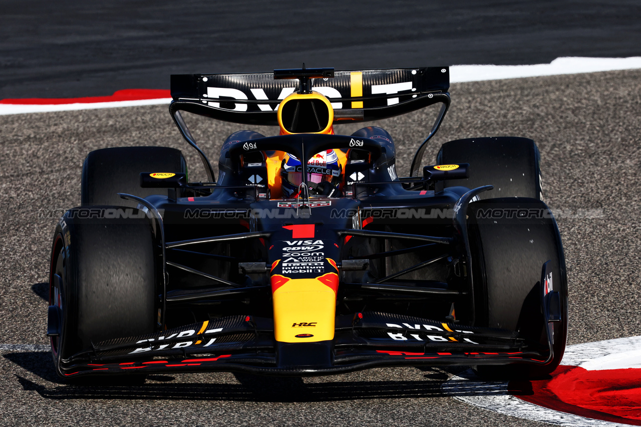 TEST BAHRAIN, Max Verstappen (NLD) Red Bull Racing RB20.

21.02.2024. Formula 1 Testing, Sakhir, Bahrain, Day One.

- www.xpbimages.com, EMail: requests@xpbimages.com © Copyright: Batchelor / XPB Images