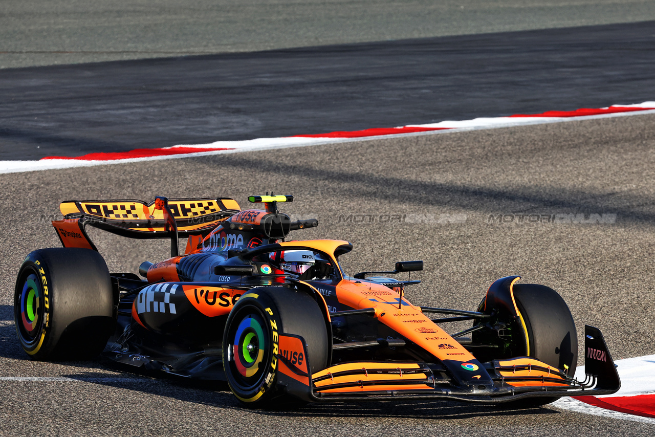 TEST BAHRAIN, Lando Norris (GBR) McLaren MCL38.

21.02.2024. Formula 1 Testing, Sakhir, Bahrain, Day One.

- www.xpbimages.com, EMail: requests@xpbimages.com © Copyright: Batchelor / XPB Images