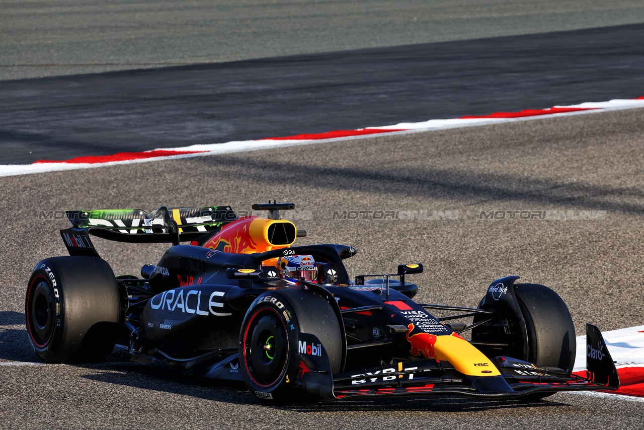 TEST BAHRAIN, Max Verstappen (NLD) Red Bull Racing RB20.

21.02.2024. Formula 1 Testing, Sakhir, Bahrain, Day One.

- www.xpbimages.com, EMail: requests@xpbimages.com © Copyright: Batchelor / XPB Images