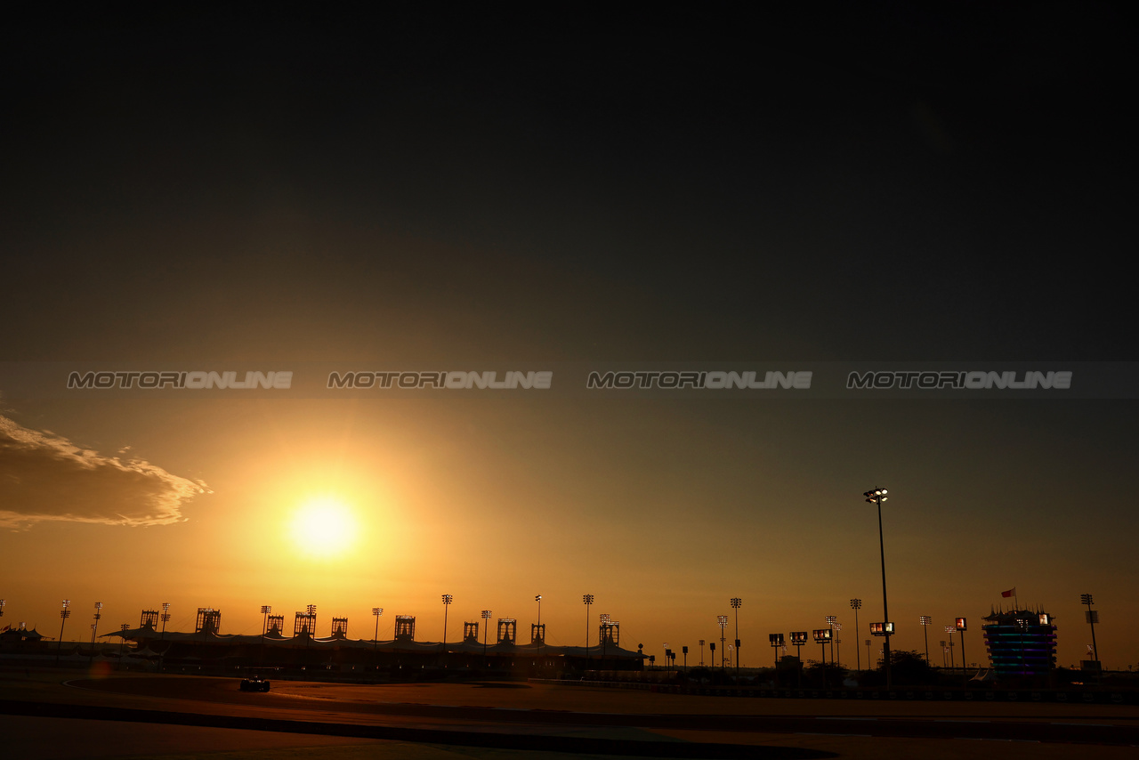 TEST BAHRAIN, Daniel Ricciardo (AUS) RB VCARB 01.

21.02.2024. Formula 1 Testing, Sakhir, Bahrain, Day One.

- www.xpbimages.com, EMail: requests@xpbimages.com © Copyright: Charniaux / XPB Images