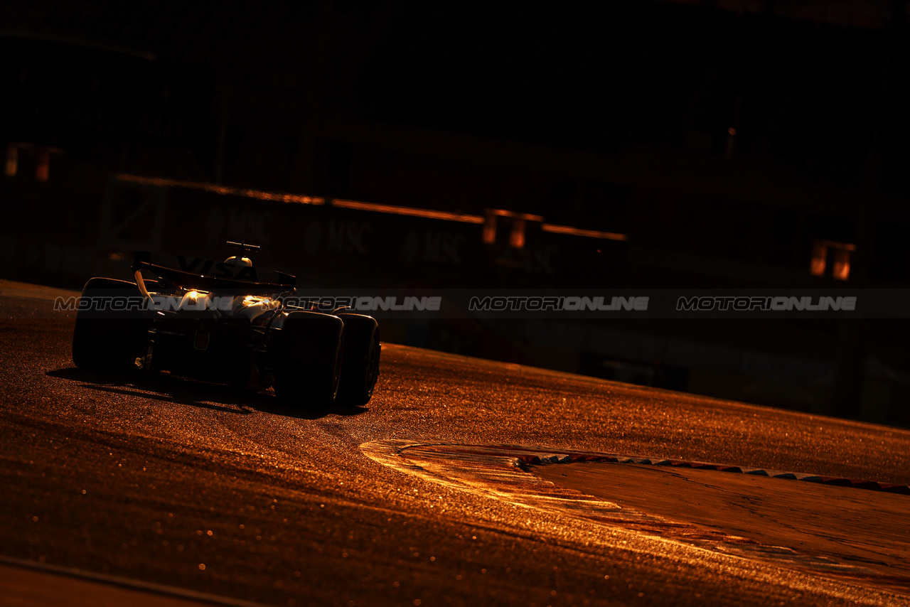 TEST BAHRAIN, Daniel Ricciardo (AUS) RB VCARB 01.

21.02.2024. Formula 1 Testing, Sakhir, Bahrain, Day One.

- www.xpbimages.com, EMail: requests@xpbimages.com © Copyright: Charniaux / XPB Images
