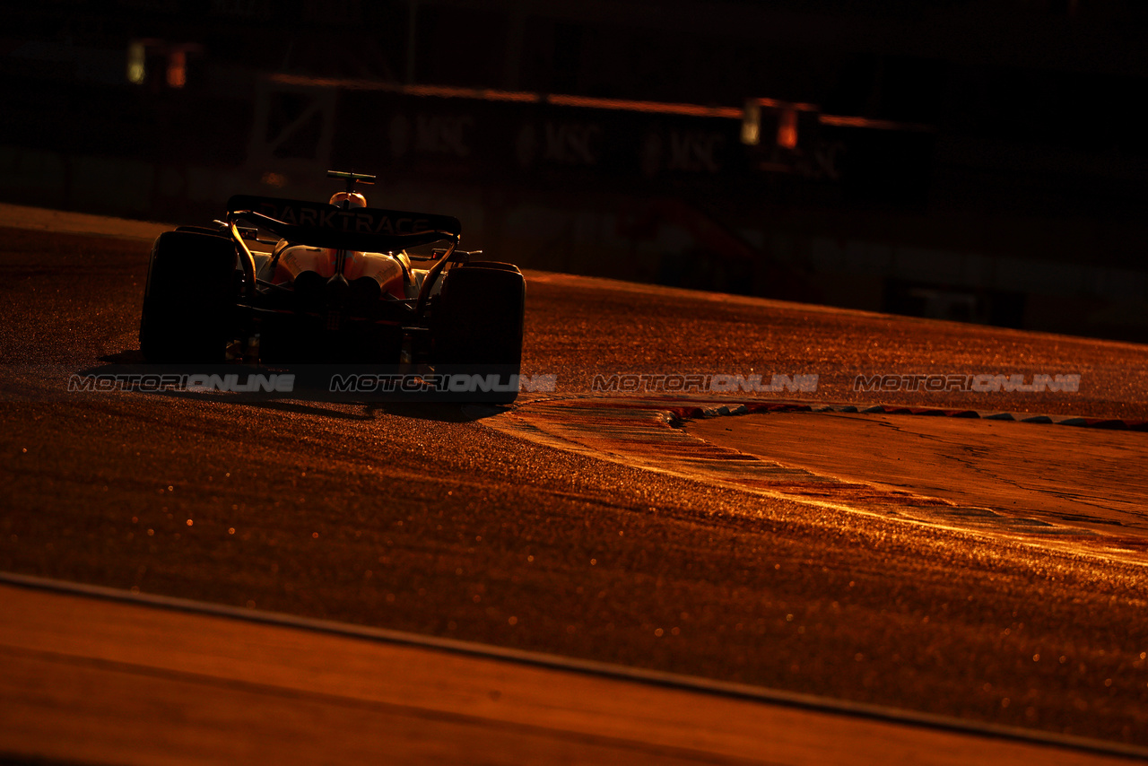 TEST BAHRAIN, Lando Norris (GBR) McLaren MCL38.

21.02.2024. Formula 1 Testing, Sakhir, Bahrain, Day One.

- www.xpbimages.com, EMail: requests@xpbimages.com © Copyright: Charniaux / XPB Images