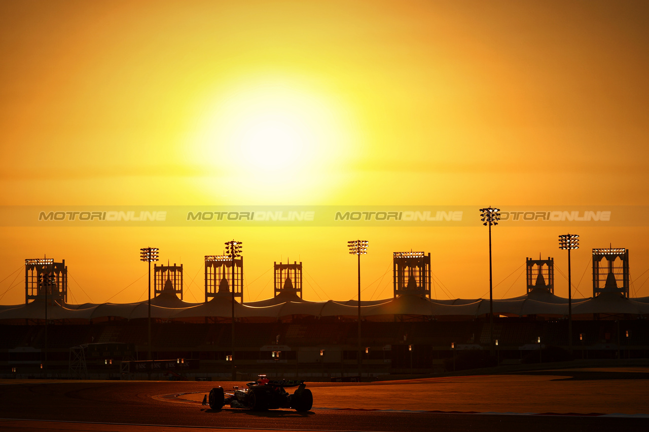 TEST BAHRAIN, Max Verstappen (NLD) Red Bull Racing RB20.

21.02.2024. Formula 1 Testing, Sakhir, Bahrain, Day One.

- www.xpbimages.com, EMail: requests@xpbimages.com © Copyright: Charniaux / XPB Images