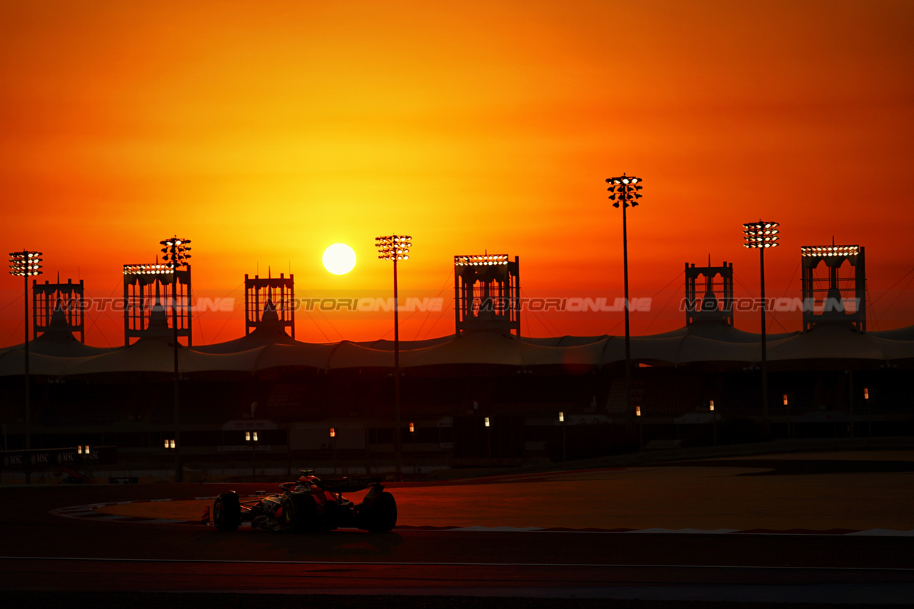TEST BAHRAIN, Lando Norris (GBR) McLaren MCL38.

21.02.2024. Formula 1 Testing, Sakhir, Bahrain, Day One.

- www.xpbimages.com, EMail: requests@xpbimages.com © Copyright: Charniaux / XPB Images