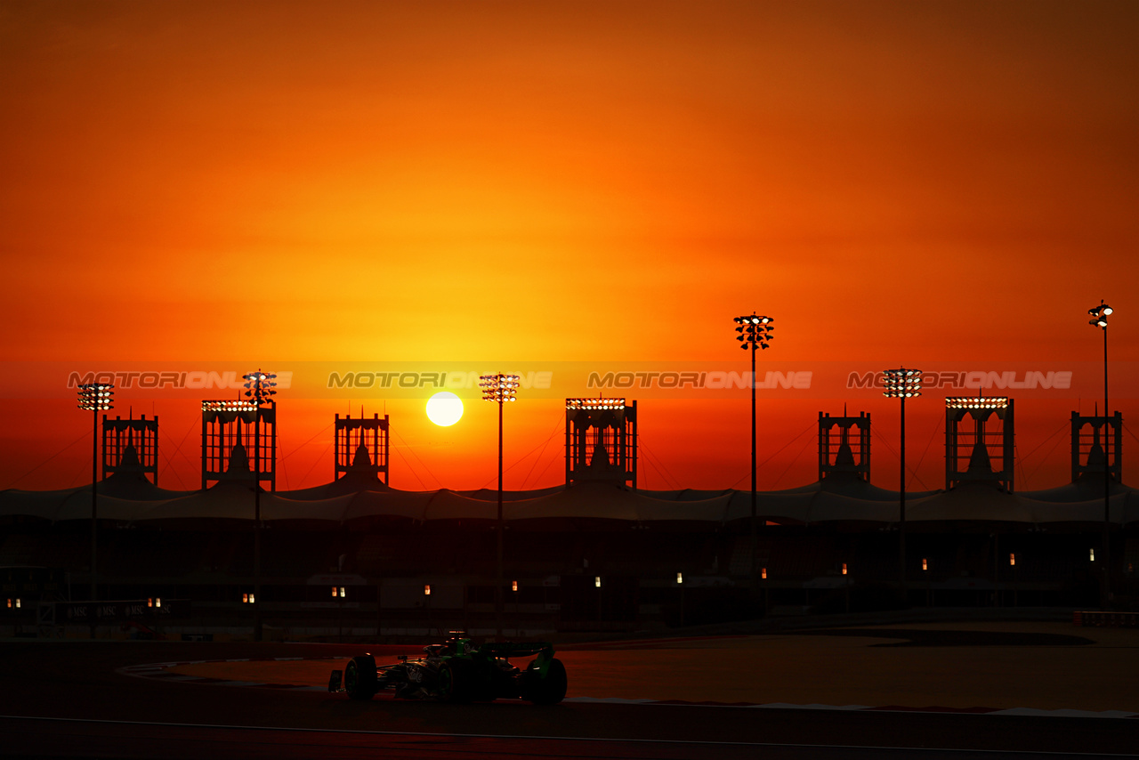 TEST BAHRAIN, Zhou Guanyu (CHN) Sauber C44.

21.02.2024. Formula 1 Testing, Sakhir, Bahrain, Day One.

- www.xpbimages.com, EMail: requests@xpbimages.com © Copyright: Charniaux / XPB Images