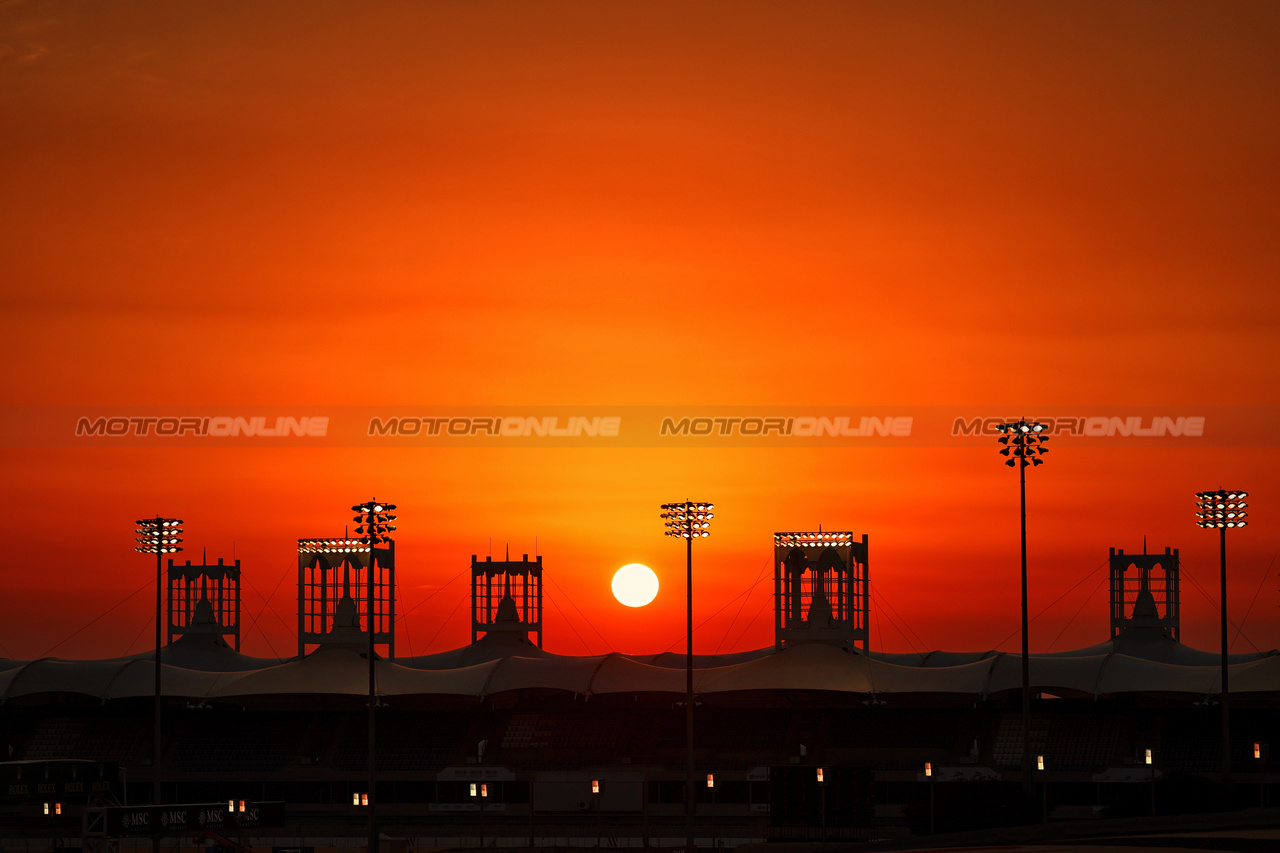 TEST BAHRAIN, Circuit Atmosfera - sunset.

21.02.2024. Formula 1 Testing, Sakhir, Bahrain, Day One.

- www.xpbimages.com, EMail: requests@xpbimages.com © Copyright: Charniaux / XPB Images
