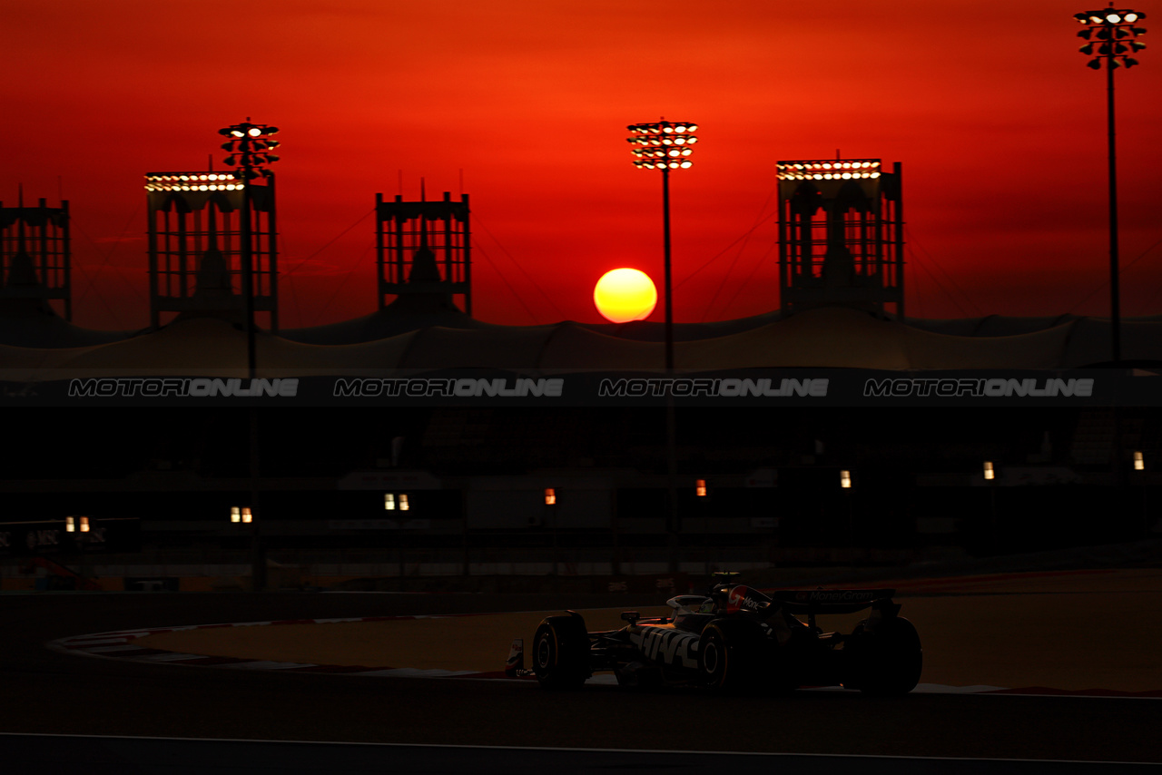 TEST BAHRAIN, Nico Hulkenberg (GER) Haas VF-24.

21.02.2024. Formula 1 Testing, Sakhir, Bahrain, Day One.

- www.xpbimages.com, EMail: requests@xpbimages.com © Copyright: Charniaux / XPB Images