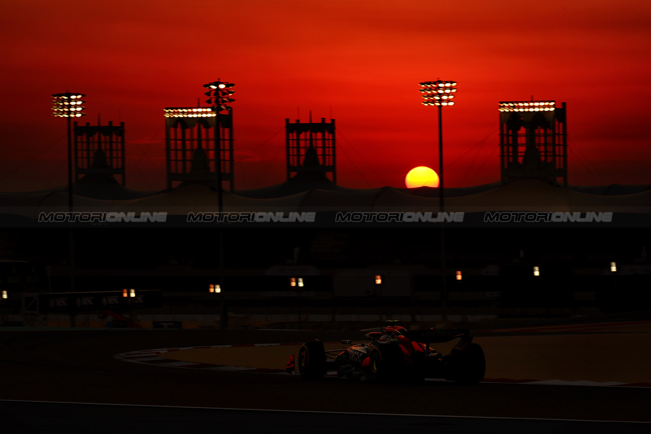 TEST BAHRAIN, Lando Norris (GBR) McLaren MCL38.

21.02.2024. Formula 1 Testing, Sakhir, Bahrain, Day One.

- www.xpbimages.com, EMail: requests@xpbimages.com © Copyright: Charniaux / XPB Images