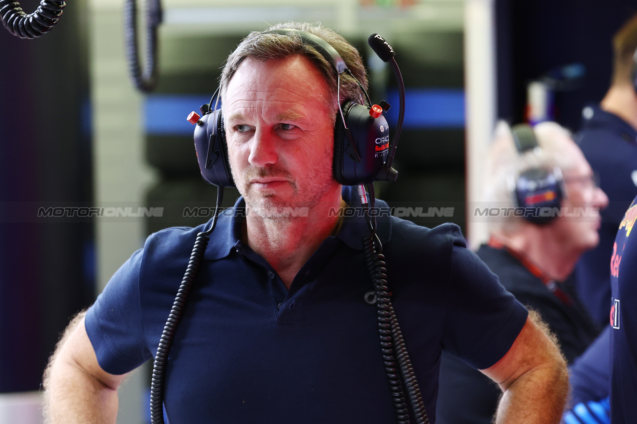 TEST BAHRAIN, Christian Horner (GBR) Red Bull Racing Team Principal.

21.02.2024. Formula 1 Testing, Sakhir, Bahrain, Day One.

- www.xpbimages.com, EMail: requests@xpbimages.com © Copyright: Batchelor / XPB Images