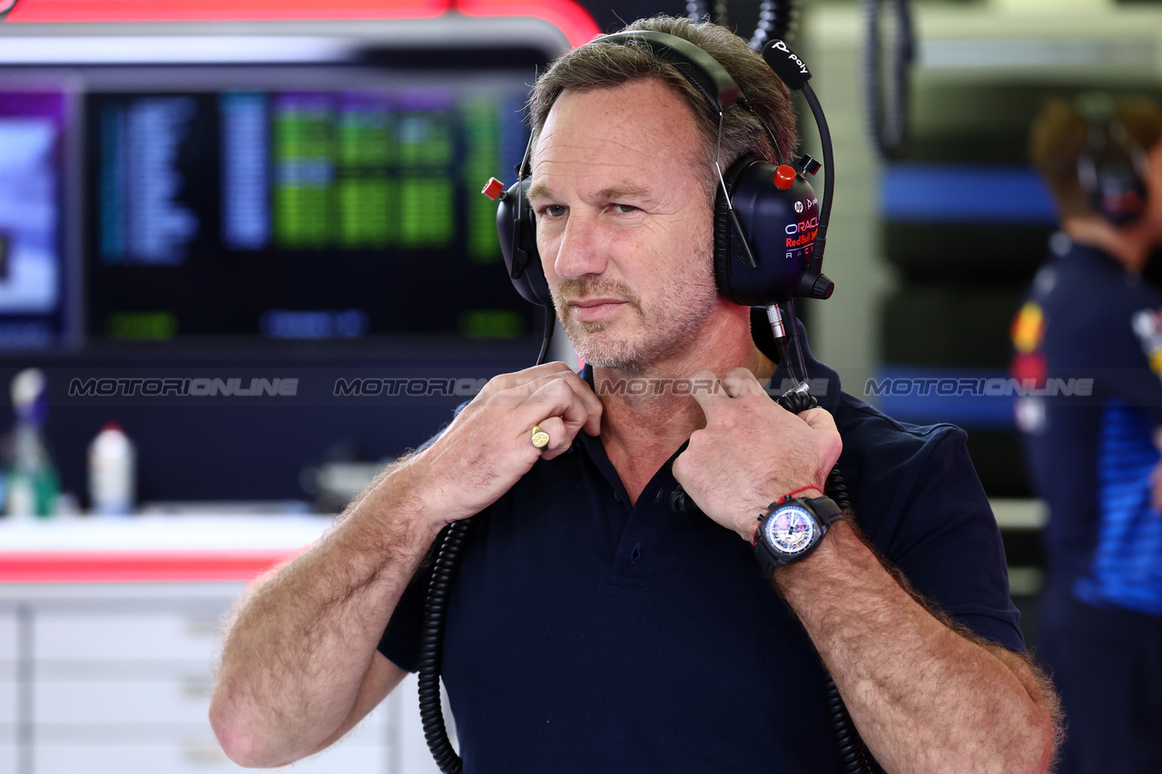 TEST BAHRAIN, Christian Horner (GBR) Red Bull Racing Team Principal.

21.02.2024. Formula 1 Testing, Sakhir, Bahrain, Day One.

- www.xpbimages.com, EMail: requests@xpbimages.com © Copyright: Batchelor / XPB Images