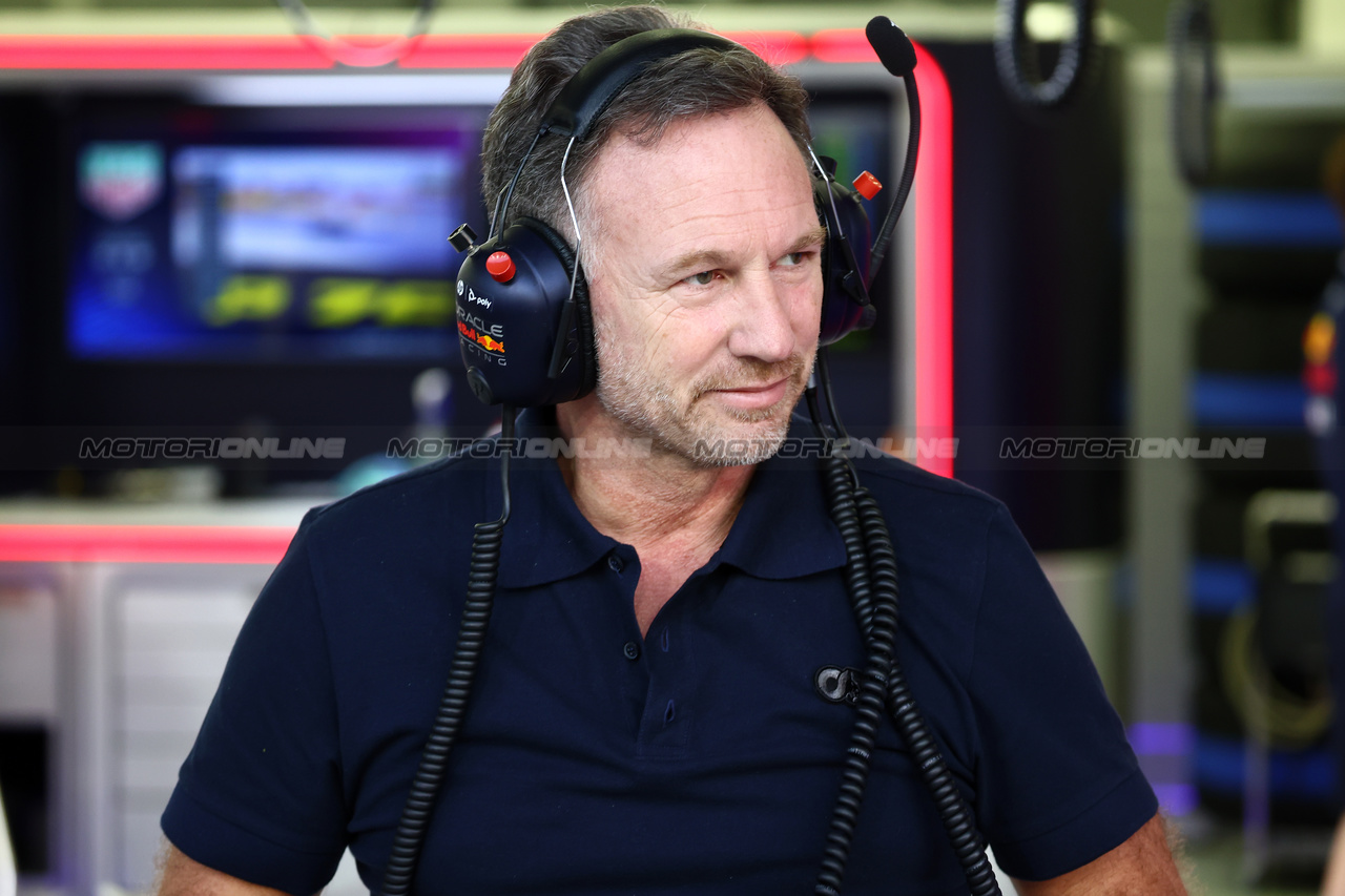 TEST BAHRAIN, Christian Horner (GBR) Red Bull Racing Team Principal.

21.02.2024. Formula 1 Testing, Sakhir, Bahrain, Day One.

- www.xpbimages.com, EMail: requests@xpbimages.com © Copyright: Batchelor / XPB Images