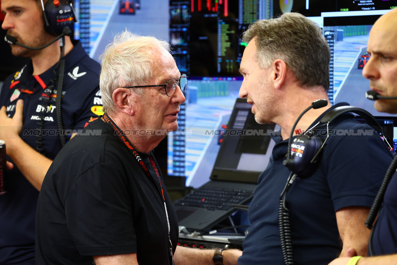 TEST BAHRAIN, (L to R): Dr Helmut Marko (AUT) Red Bull Motorsport Consultant with Christian Horner (GBR) Red Bull Racing Team Principal.

21.02.2024. Formula 1 Testing, Sakhir, Bahrain, Day One.

- www.xpbimages.com, EMail: requests@xpbimages.com © Copyright: Batchelor / XPB Images