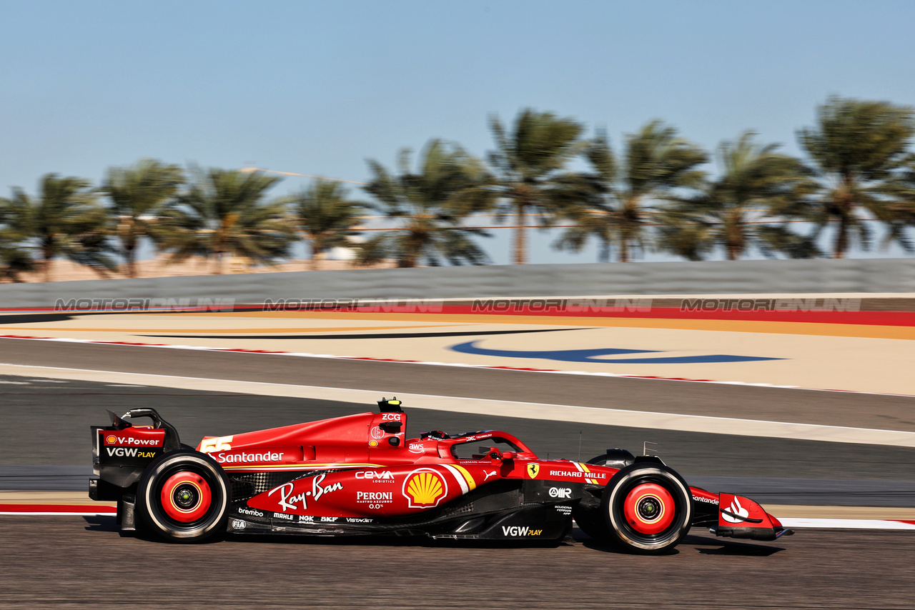 TEST BAHRAIN, Carlos Sainz Jr (ESP) Ferrari SF-24.

21.02.2024. Formula 1 Testing, Sakhir, Bahrain, Day One.

- www.xpbimages.com, EMail: requests@xpbimages.com © Copyright: Moy / XPB Images