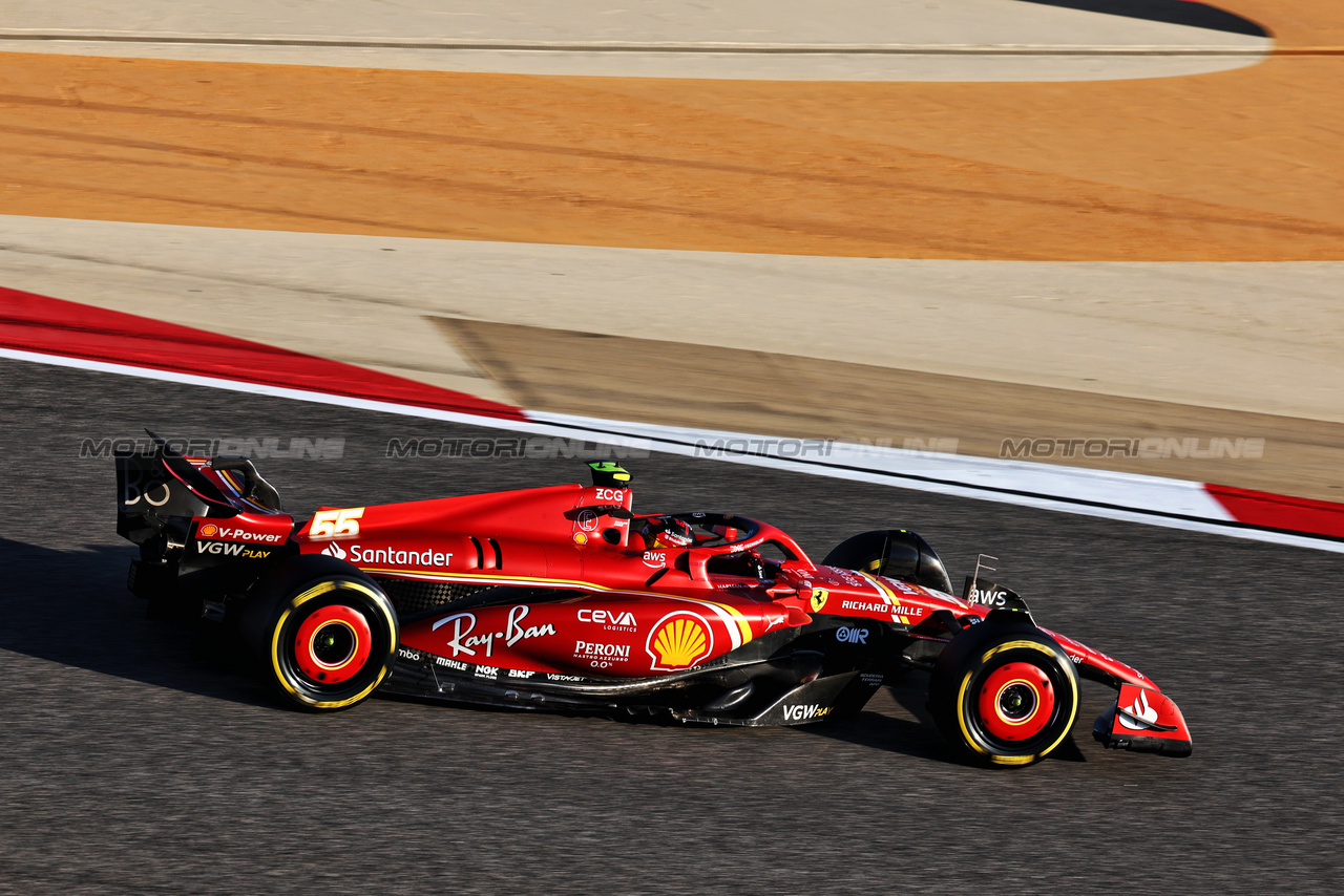 TEST BAHRAIN, Carlos Sainz Jr (ESP) Ferrari SF-24.

21.02.2024. Formula 1 Testing, Sakhir, Bahrain, Day One.

- www.xpbimages.com, EMail: requests@xpbimages.com © Copyright: Moy / XPB Images