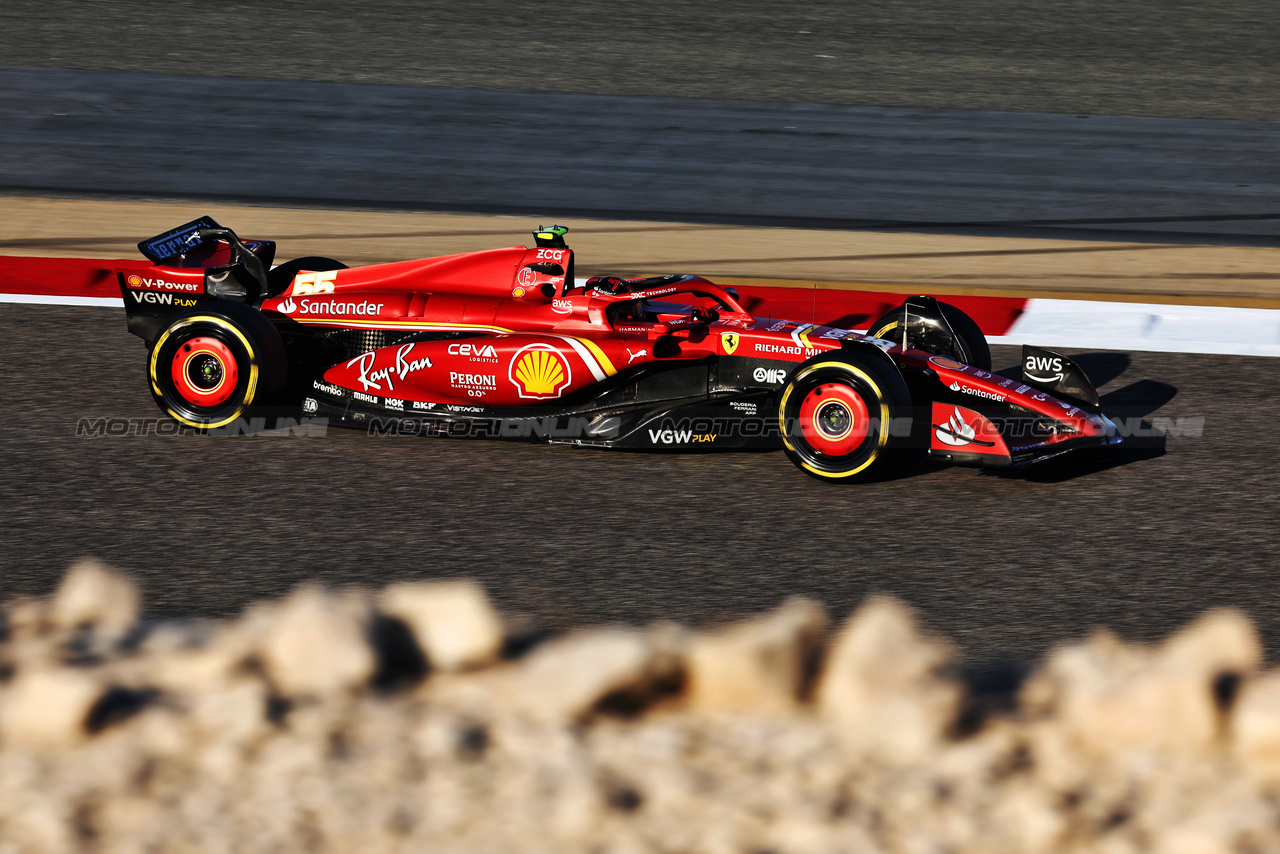 TEST BAHRAIN, Carlos Sainz Jr (ESP) Ferrari SF-24.

21.02.2024. Formula 1 Testing, Sakhir, Bahrain, Day One.

- www.xpbimages.com, EMail: requests@xpbimages.com © Copyright: Moy / XPB Images