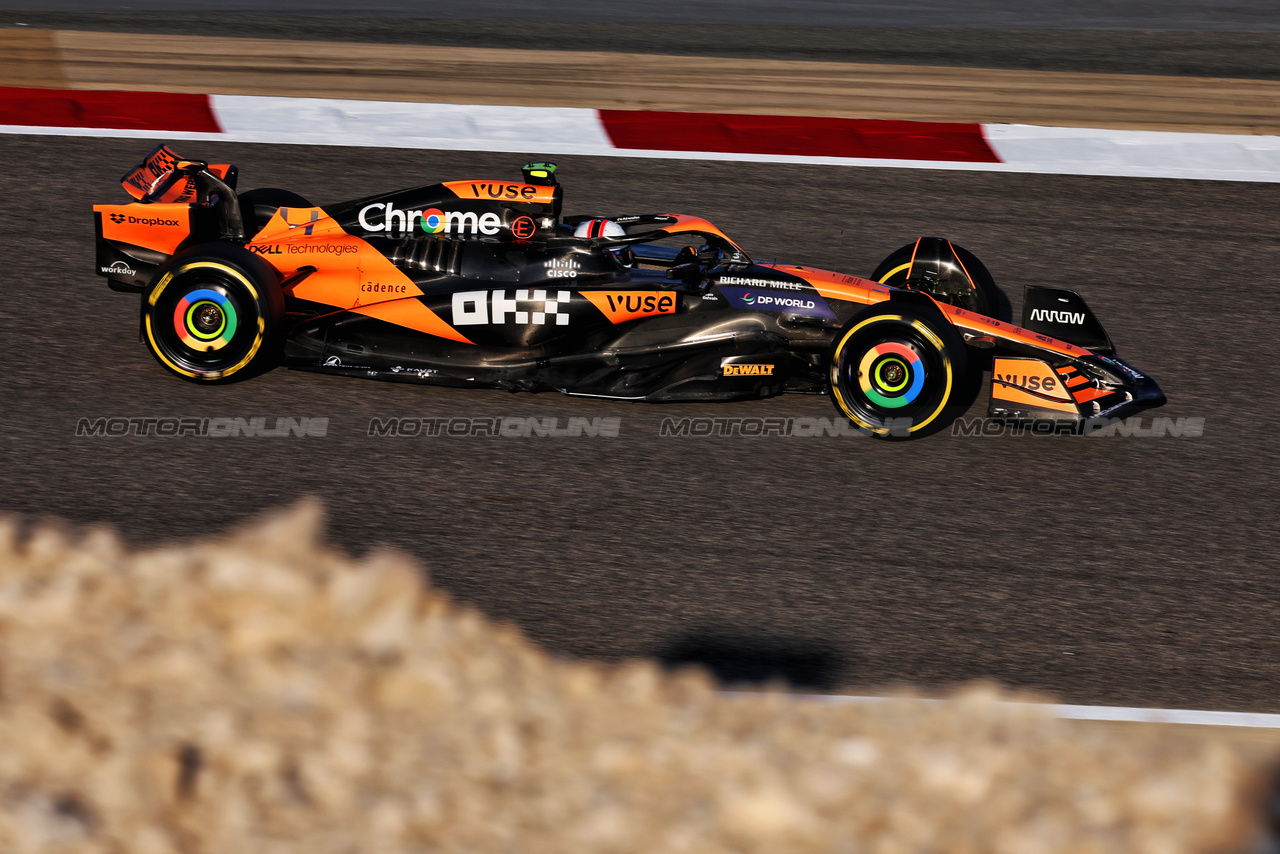 TEST BAHRAIN, Lando Norris (GBR) McLaren MCL38.

21.02.2024. Formula 1 Testing, Sakhir, Bahrain, Day One.

- www.xpbimages.com, EMail: requests@xpbimages.com © Copyright: Moy / XPB Images
