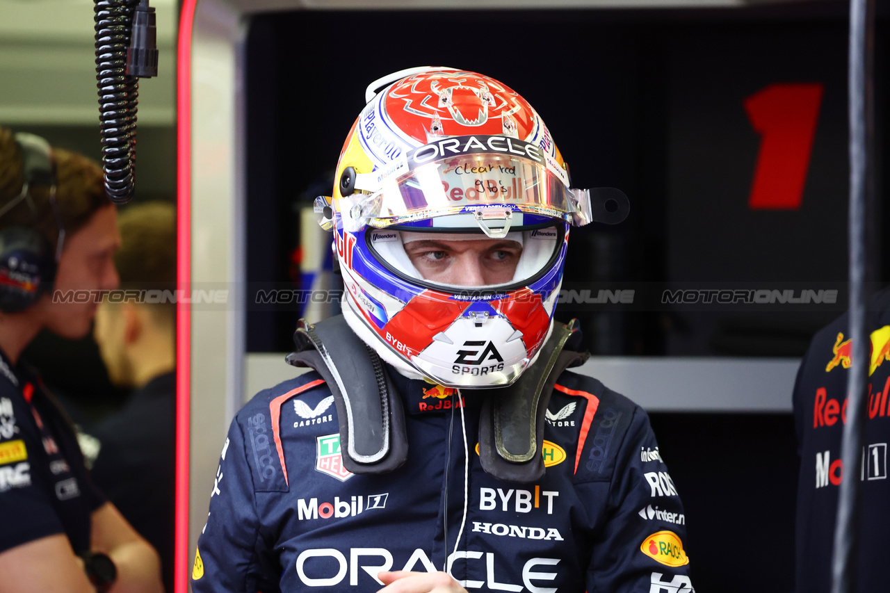 TEST BAHRAIN, Max Verstappen (NLD) Red Bull Racing.

21.02.2024. Formula 1 Testing, Sakhir, Bahrain, Day One.

- www.xpbimages.com, EMail: requests@xpbimages.com © Copyright: Batchelor / XPB Images