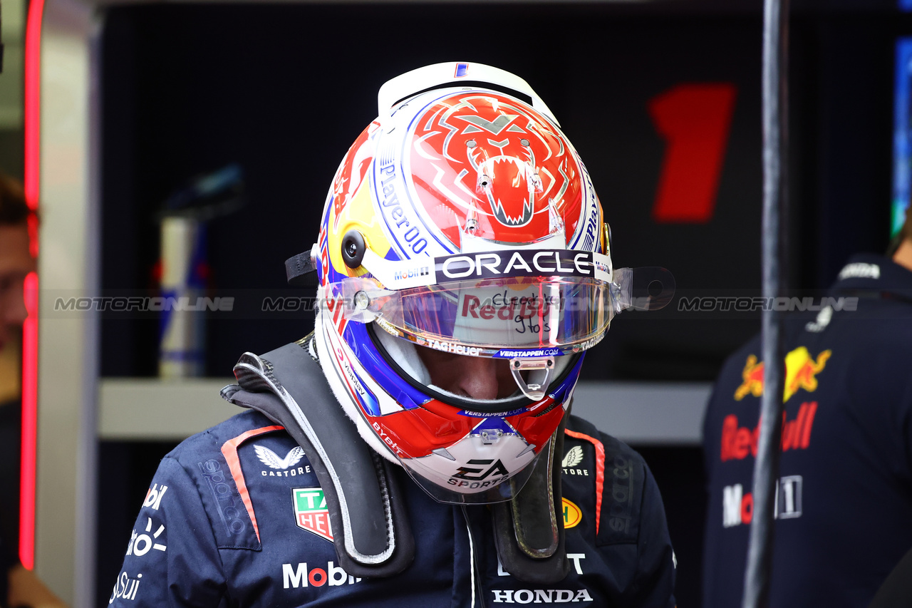 TEST BAHRAIN, Max Verstappen (NLD) Red Bull Racing.

21.02.2024. Formula 1 Testing, Sakhir, Bahrain, Day One.

- www.xpbimages.com, EMail: requests@xpbimages.com © Copyright: Batchelor / XPB Images