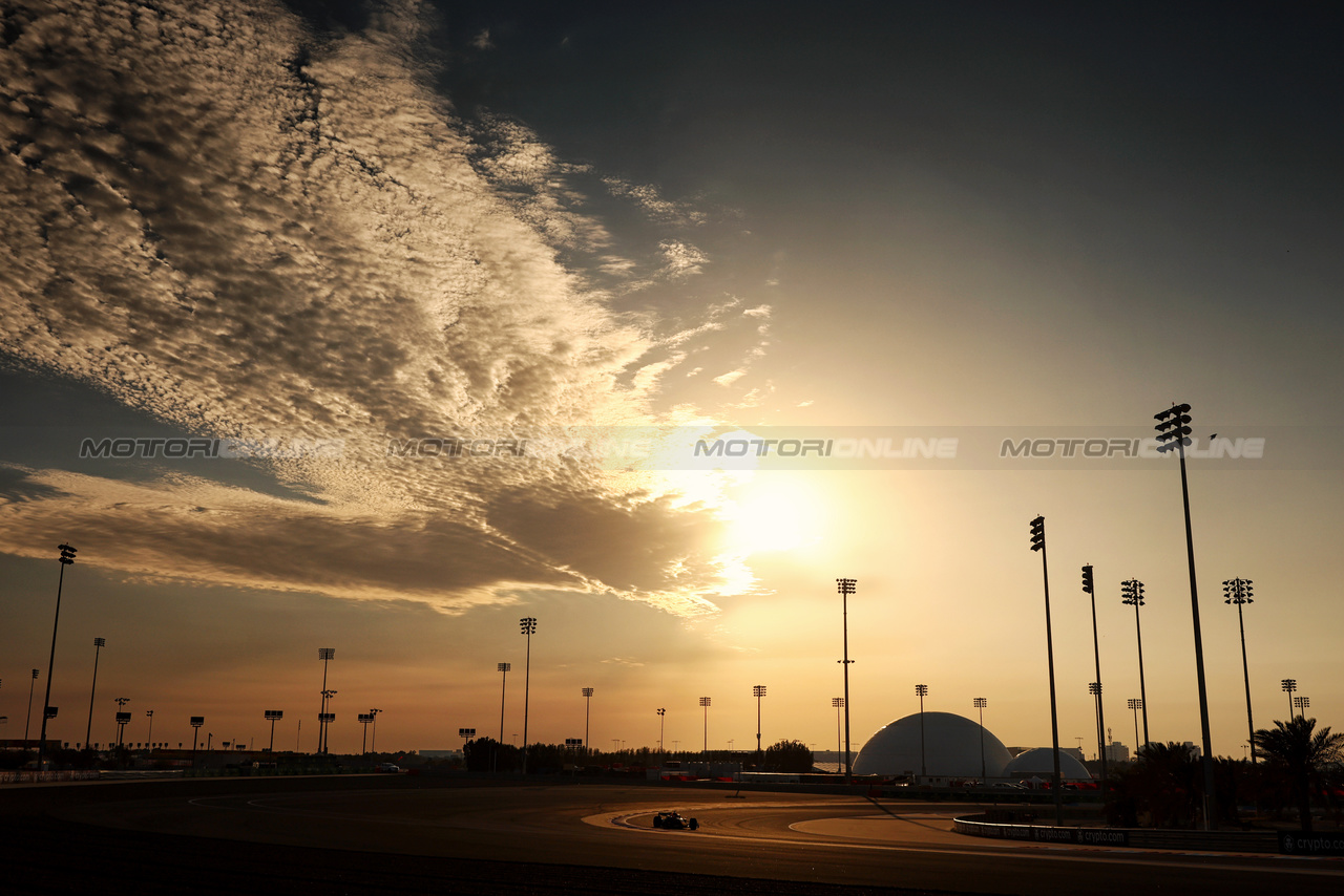 TEST BAHRAIN, Max Verstappen (NLD) Red Bull Racing RB20.

21.02.2024. Formula 1 Testing, Sakhir, Bahrain, Day One.

- www.xpbimages.com, EMail: requests@xpbimages.com © Copyright: Moy / XPB Images
