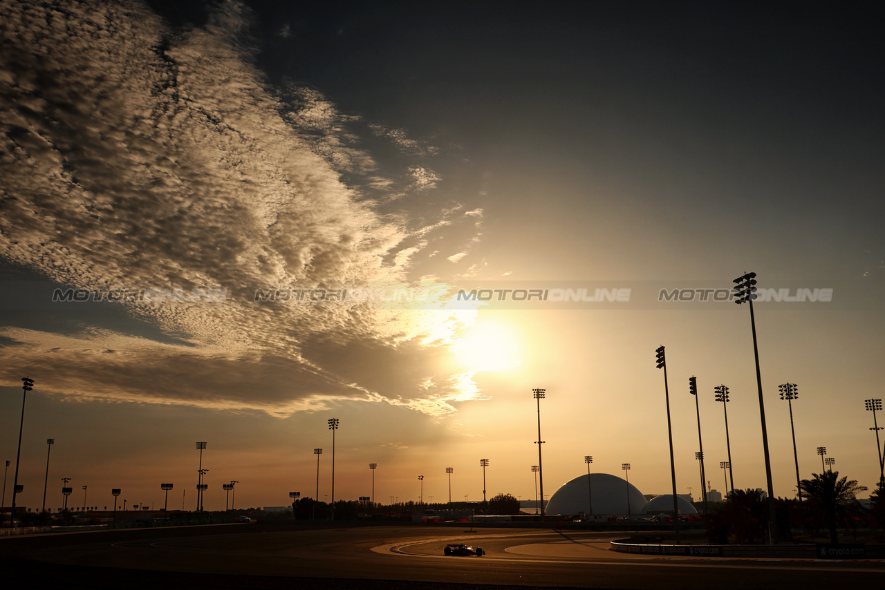 TEST BAHRAIN, Lando Norris (GBR) McLaren MCL38.

21.02.2024. Formula 1 Testing, Sakhir, Bahrain, Day One.

- www.xpbimages.com, EMail: requests@xpbimages.com © Copyright: Moy / XPB Images