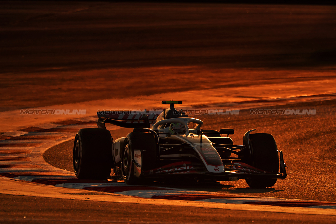 TEST BAHRAIN, Nico Hulkenberg (GER) Haas VF-24.

21.02.2024. Formula 1 Testing, Sakhir, Bahrain, Day One.

- www.xpbimages.com, EMail: requests@xpbimages.com © Copyright: Moy / XPB Images