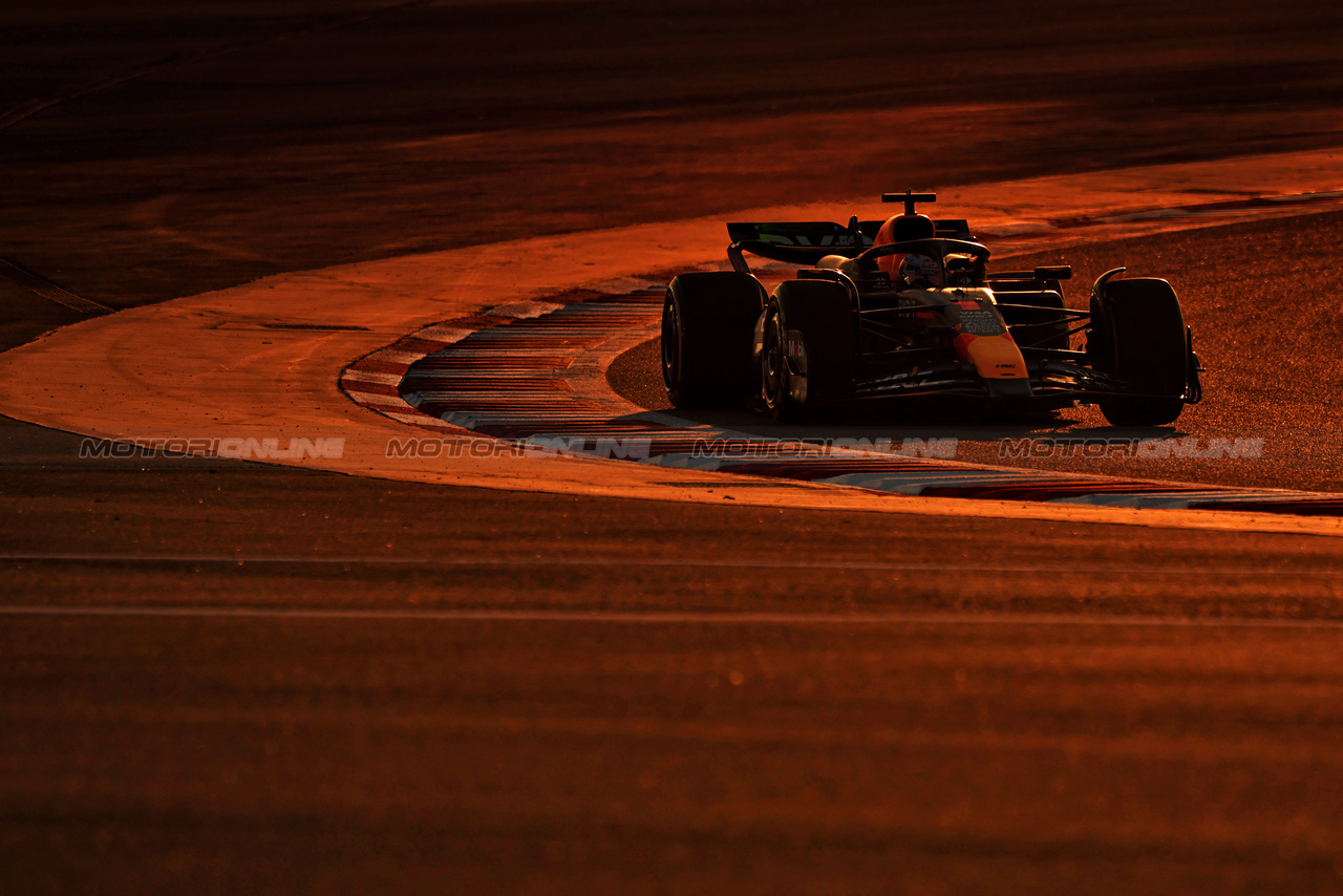 TEST BAHRAIN, Max Verstappen (NLD) Red Bull Racing RB20.

21.02.2024. Formula 1 Testing, Sakhir, Bahrain, Day One.

- www.xpbimages.com, EMail: requests@xpbimages.com © Copyright: Moy / XPB Images