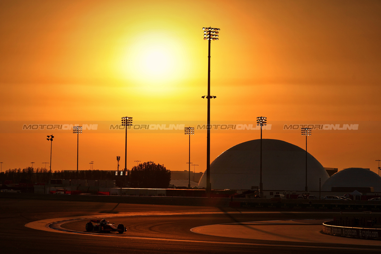 TEST BAHRAIN, Lando Norris (GBR) McLaren MCL38.

21.02.2024. Formula 1 Testing, Sakhir, Bahrain, Day One.

- www.xpbimages.com, EMail: requests@xpbimages.com © Copyright: Moy / XPB Images