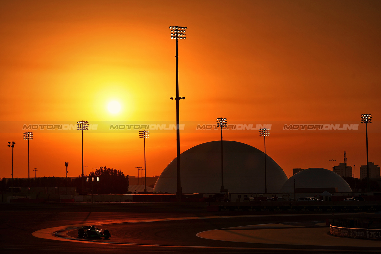 TEST BAHRAIN, Zhou Guanyu (CHN) Sauber C44.

21.02.2024. Formula 1 Testing, Sakhir, Bahrain, Day One.

- www.xpbimages.com, EMail: requests@xpbimages.com © Copyright: Moy / XPB Images