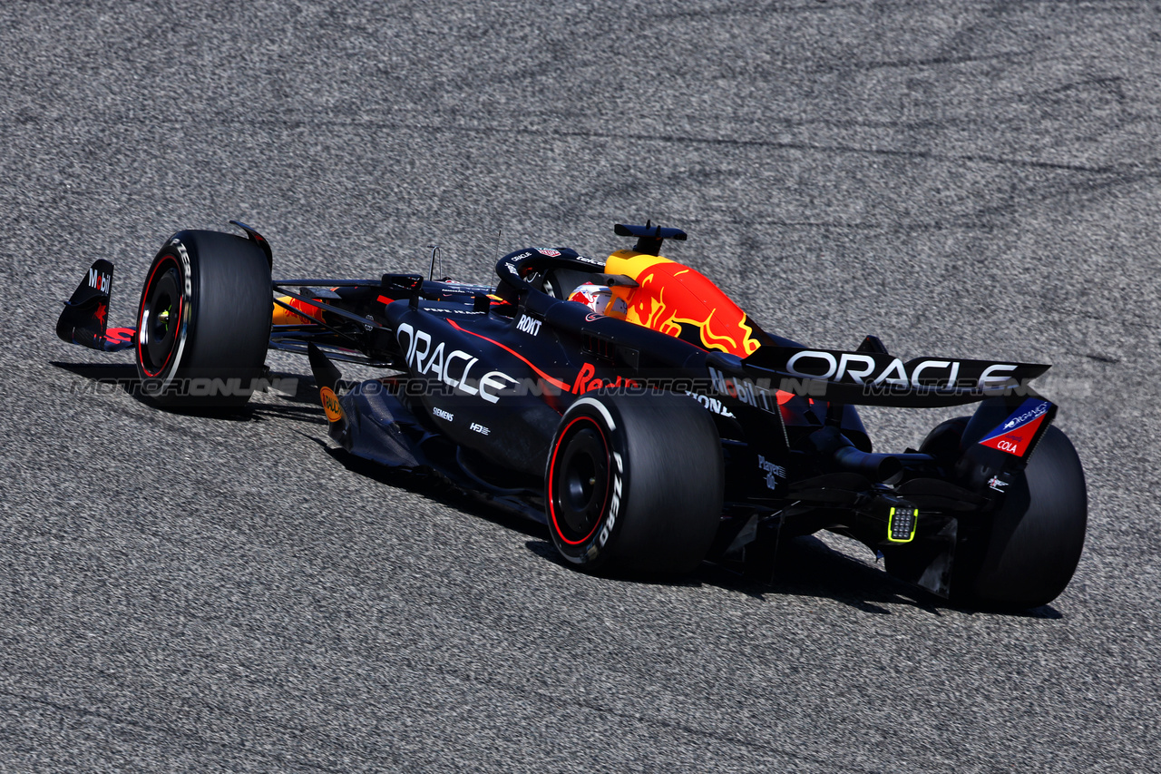 TEST BAHRAIN, Max Verstappen (NLD) Red Bull Racing RB20.

21.02.2024. Formula 1 Testing, Sakhir, Bahrain, Day One.

- www.xpbimages.com, EMail: requests@xpbimages.com © Copyright: Charniaux / XPB Images