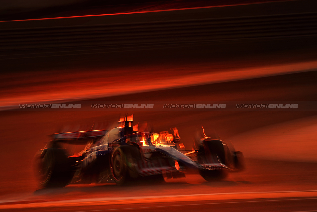 TEST BAHRAIN, Daniel Ricciardo (AUS) RB VCARB 01.

21.02.2024. Formula 1 Testing, Sakhir, Bahrain, Day One.

- www.xpbimages.com, EMail: requests@xpbimages.com © Copyright: Moy / XPB Images