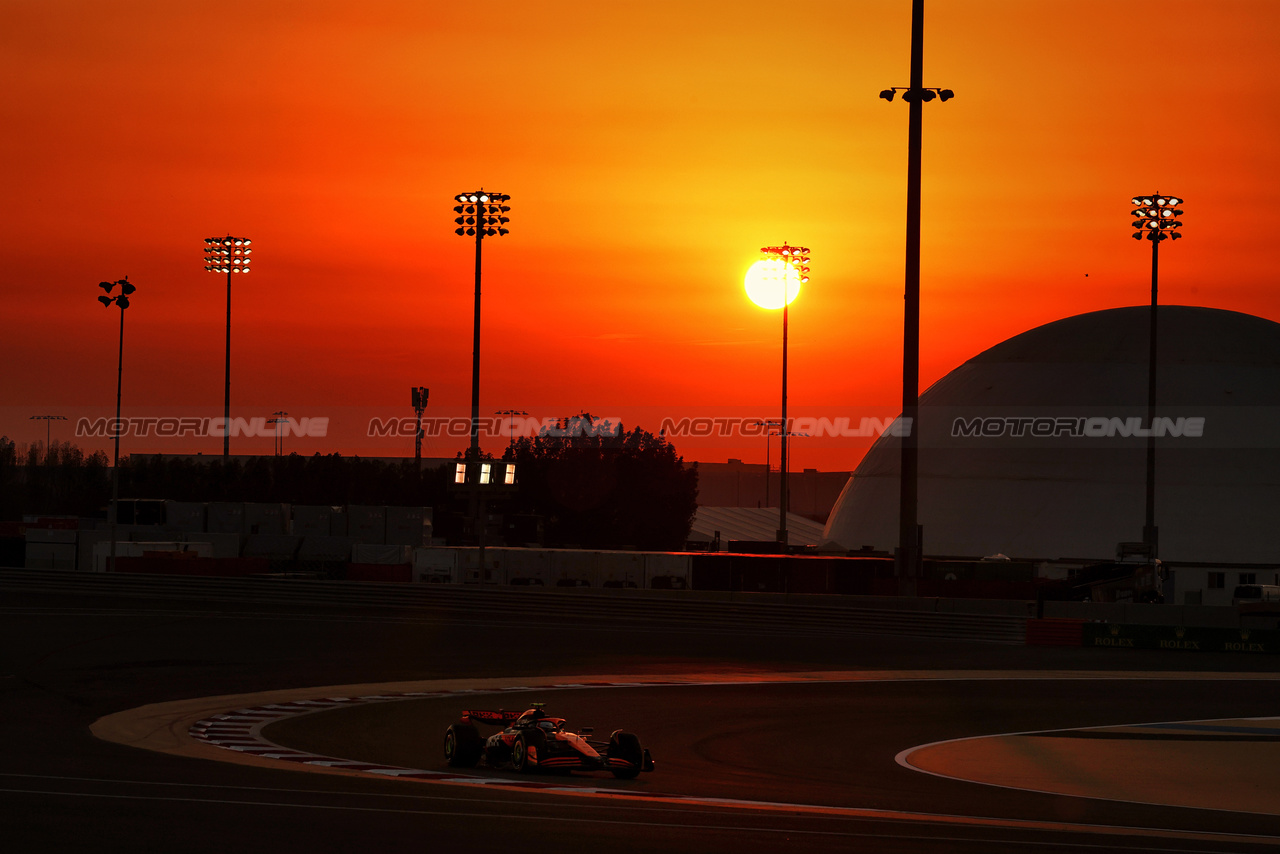 TEST BAHRAIN, Lando Norris (GBR) McLaren MCL38.

21.02.2024. Formula 1 Testing, Sakhir, Bahrain, Day One.

- www.xpbimages.com, EMail: requests@xpbimages.com © Copyright: Moy / XPB Images
