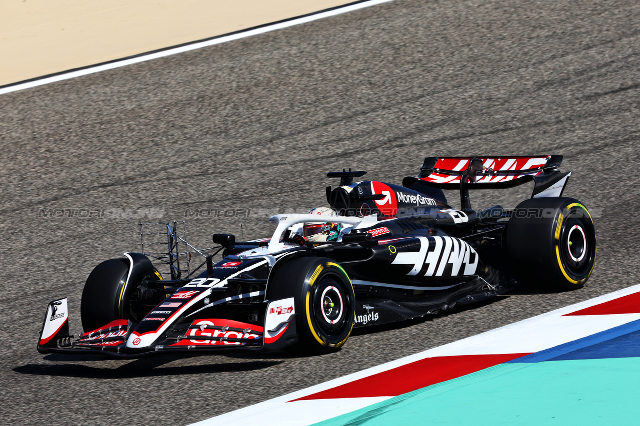 TEST BAHRAIN, Kevin Magnussen (DEN) Haas VF-24.

21.02.2024. Formula 1 Testing, Sakhir, Bahrain, Day One.

- www.xpbimages.com, EMail: requests@xpbimages.com © Copyright: Charniaux / XPB Images