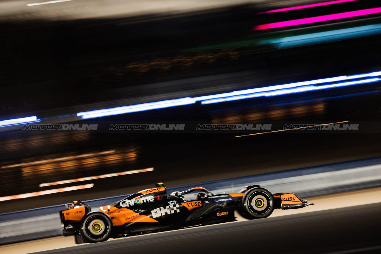 TEST BAHRAIN, Lando Norris (GBR) McLaren MCL38.

21.02.2024. Formula 1 Testing, Sakhir, Bahrain, Day One.

- www.xpbimages.com, EMail: requests@xpbimages.com © Copyright: Bearne / XPB Images