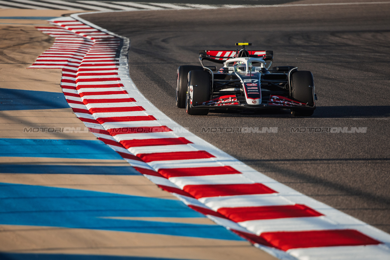 TEST BAHRAIN, Nico Hulkenberg (GER) Haas VF-24.

21.02.2024. Formula 1 Testing, Sakhir, Bahrain, Day One.

- www.xpbimages.com, EMail: requests@xpbimages.com © Copyright: Bearne / XPB Images