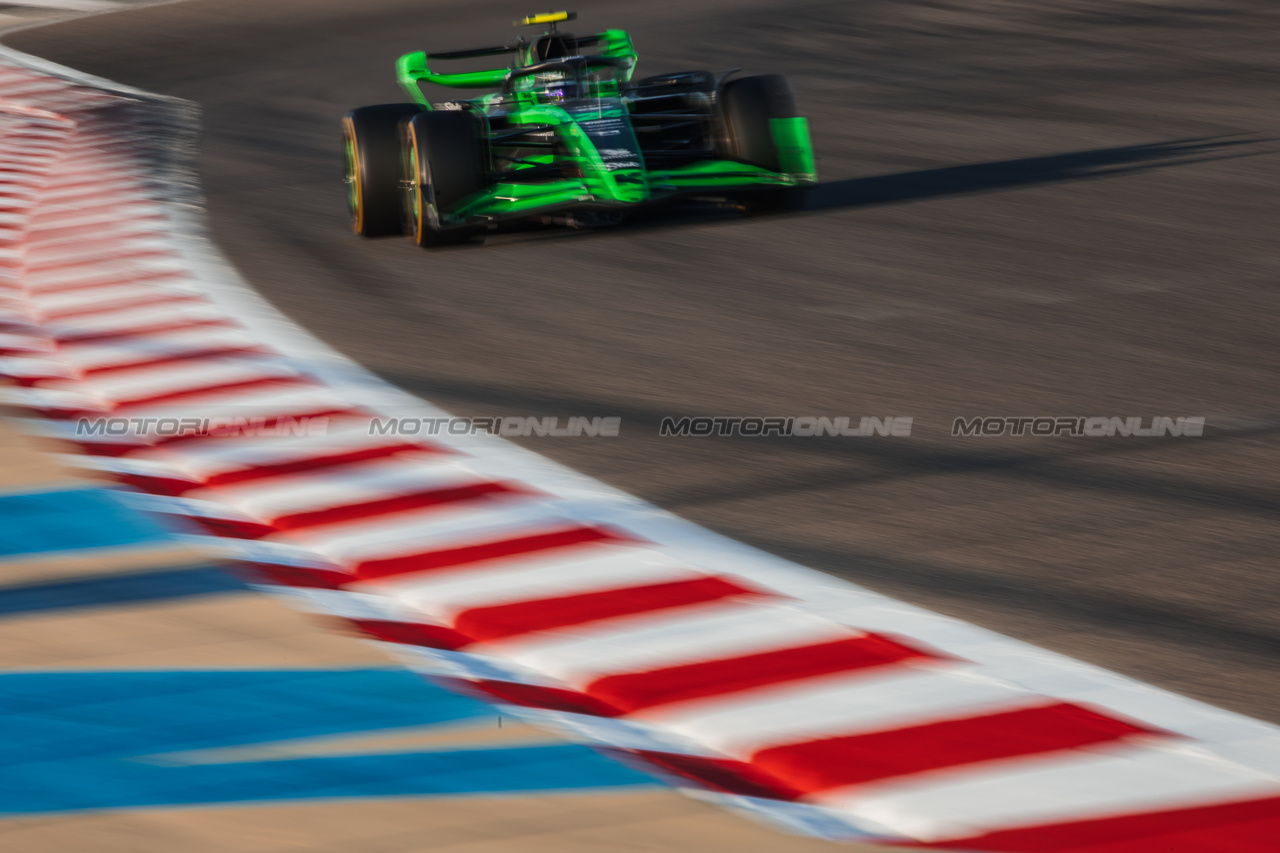 TEST BAHRAIN, Zhou Guanyu (CHN) Sauber C44.

21.02.2024. Formula 1 Testing, Sakhir, Bahrain, Day One.

- www.xpbimages.com, EMail: requests@xpbimages.com © Copyright: Bearne / XPB Images