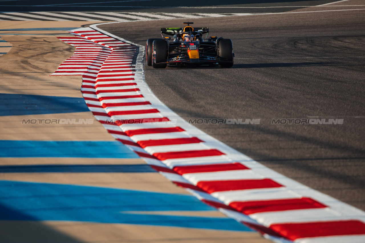 TEST BAHRAIN, Max Verstappen (NLD) Red Bull Racing RB20.

21.02.2024. Formula 1 Testing, Sakhir, Bahrain, Day One.

- www.xpbimages.com, EMail: requests@xpbimages.com © Copyright: Bearne / XPB Images