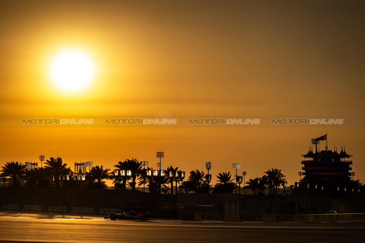 TEST BAHRAIN, Lando Norris (GBR) McLaren MCL38.

21.02.2024. Formula 1 Testing, Sakhir, Bahrain, Day One.

- www.xpbimages.com, EMail: requests@xpbimages.com © Copyright: Bearne / XPB Images
