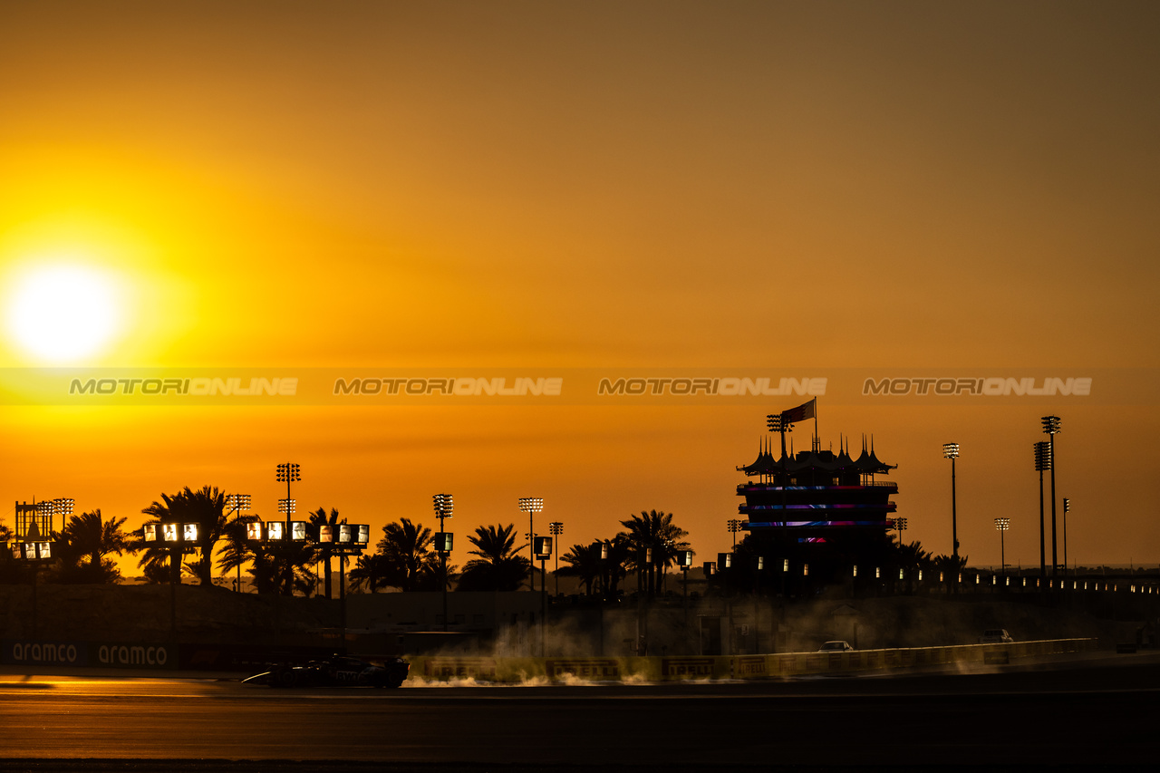 TEST BAHRAIN, Pierre Gasly (FRA) Alpine F1 Team A524 locks up under braking.

21.02.2024. Formula 1 Testing, Sakhir, Bahrain, Day One.

- www.xpbimages.com, EMail: requests@xpbimages.com © Copyright: Bearne / XPB Images