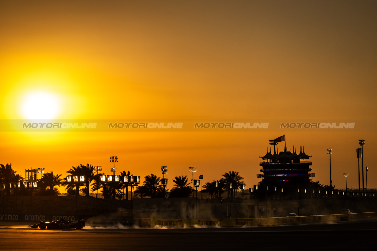 TEST BAHRAIN, Pierre Gasly (FRA) Alpine F1 Team A524 locks up under braking.

21.02.2024. Formula 1 Testing, Sakhir, Bahrain, Day One.

- www.xpbimages.com, EMail: requests@xpbimages.com © Copyright: Bearne / XPB Images