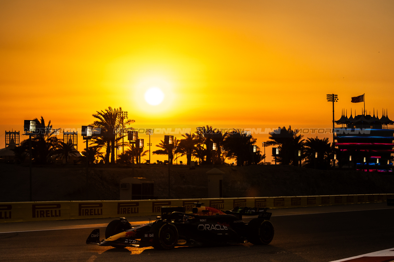 TEST BAHRAIN, Max Verstappen (NLD) Red Bull Racing RB20.

21.02.2024. Formula 1 Testing, Sakhir, Bahrain, Day One.

- www.xpbimages.com, EMail: requests@xpbimages.com © Copyright: Bearne / XPB Images