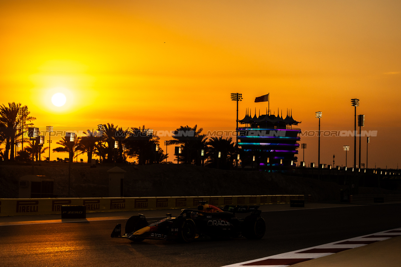 TEST BAHRAIN, Max Verstappen (NLD) Red Bull Racing RB20.

21.02.2024. Formula 1 Testing, Sakhir, Bahrain, Day One.

- www.xpbimages.com, EMail: requests@xpbimages.com © Copyright: Bearne / XPB Images