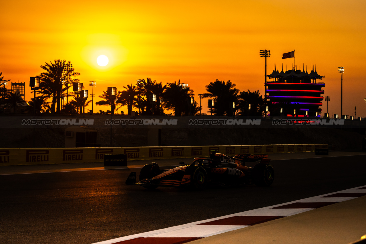 TEST BAHRAIN, Lando Norris (GBR) McLaren MCL38.

21.02.2024. Formula 1 Testing, Sakhir, Bahrain, Day One.

- www.xpbimages.com, EMail: requests@xpbimages.com © Copyright: Bearne / XPB Images